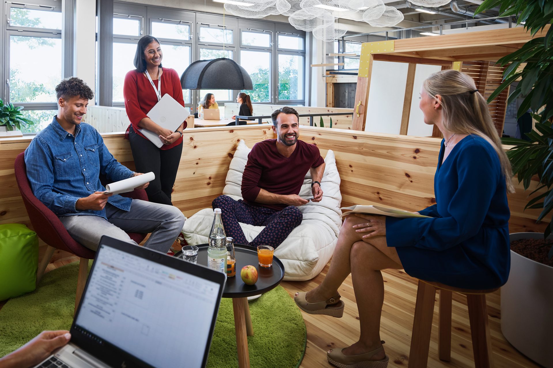 Four BMW professionals are meeting in an office to discuss a new project.