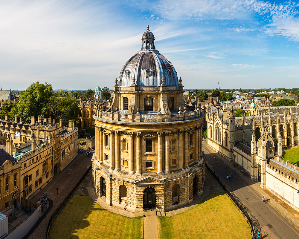 The image shows the Radcliffe Camera in Oxford.
