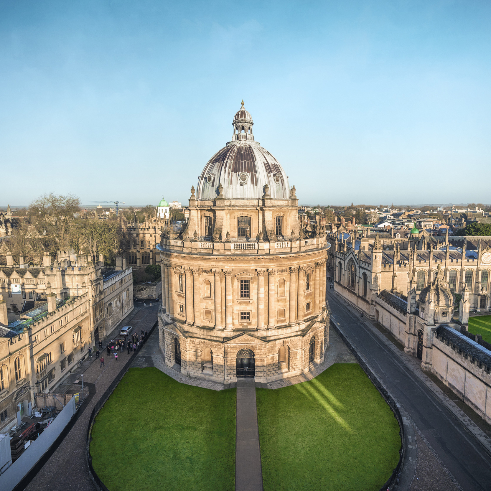 The image shows the Radcliffe Camera in Oxford.