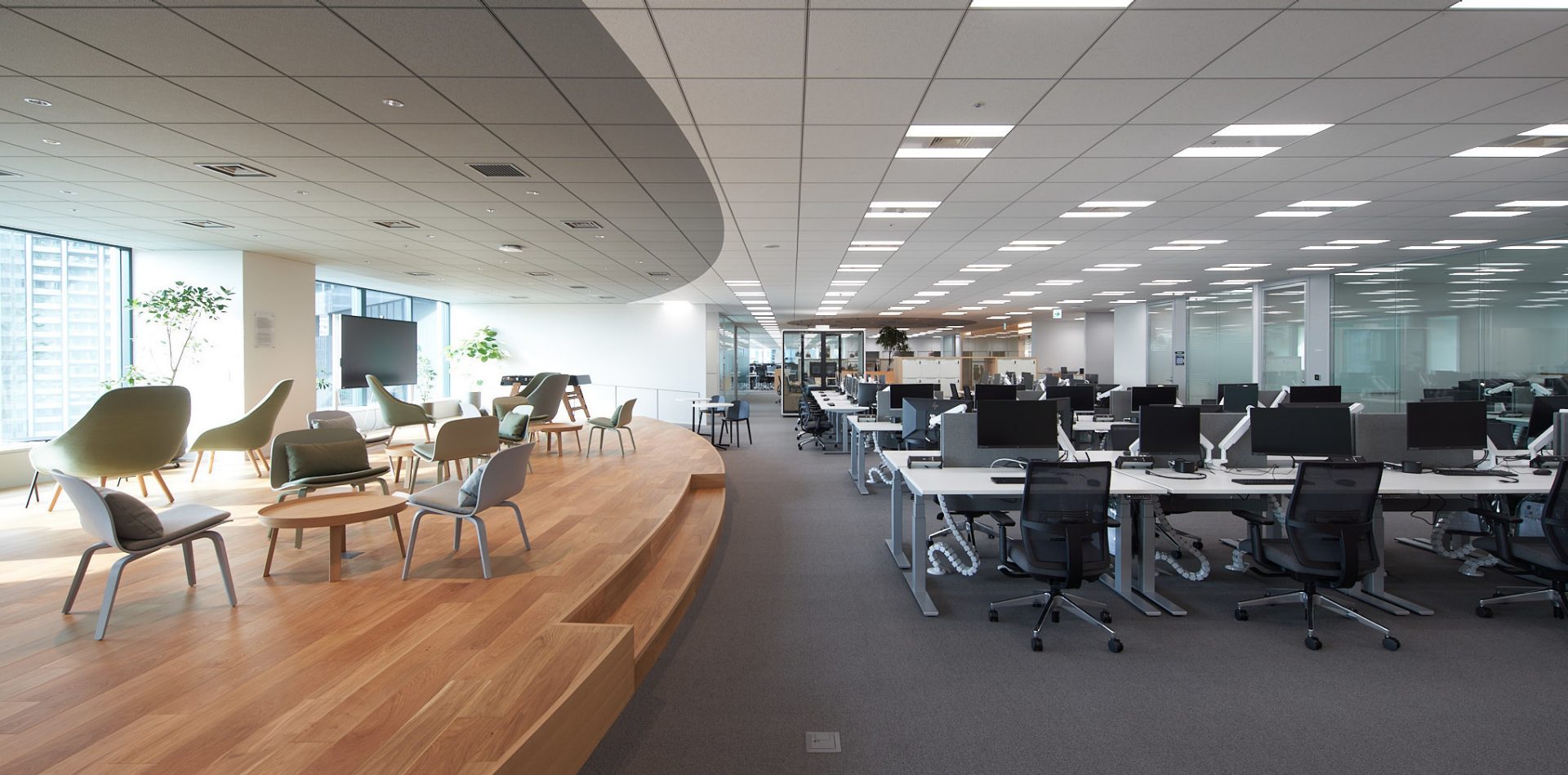 This picture shows an interior view of the BMW Group Japan headquarter.