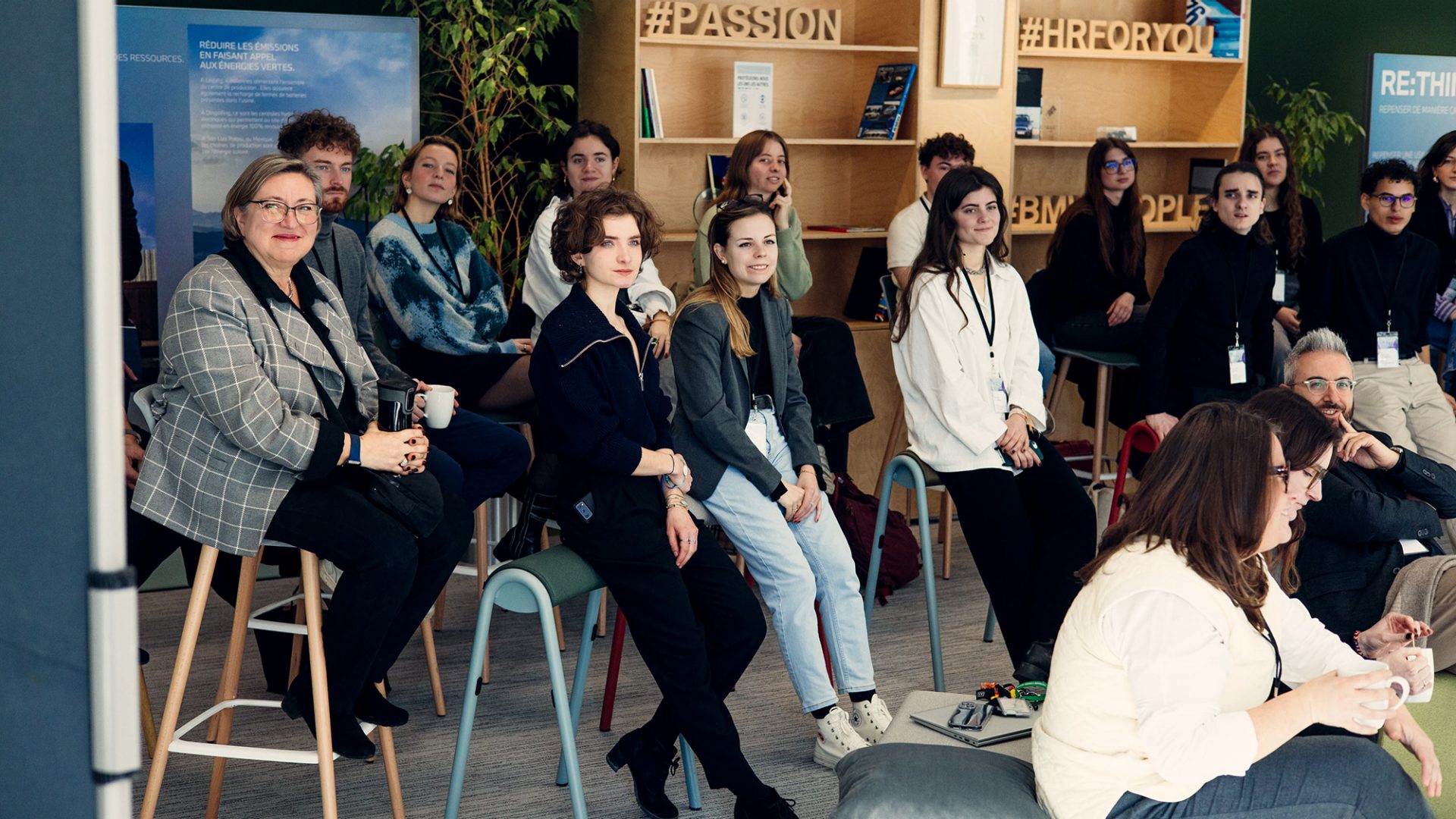 Students, mentors and BMW Group employees in a workshop situation