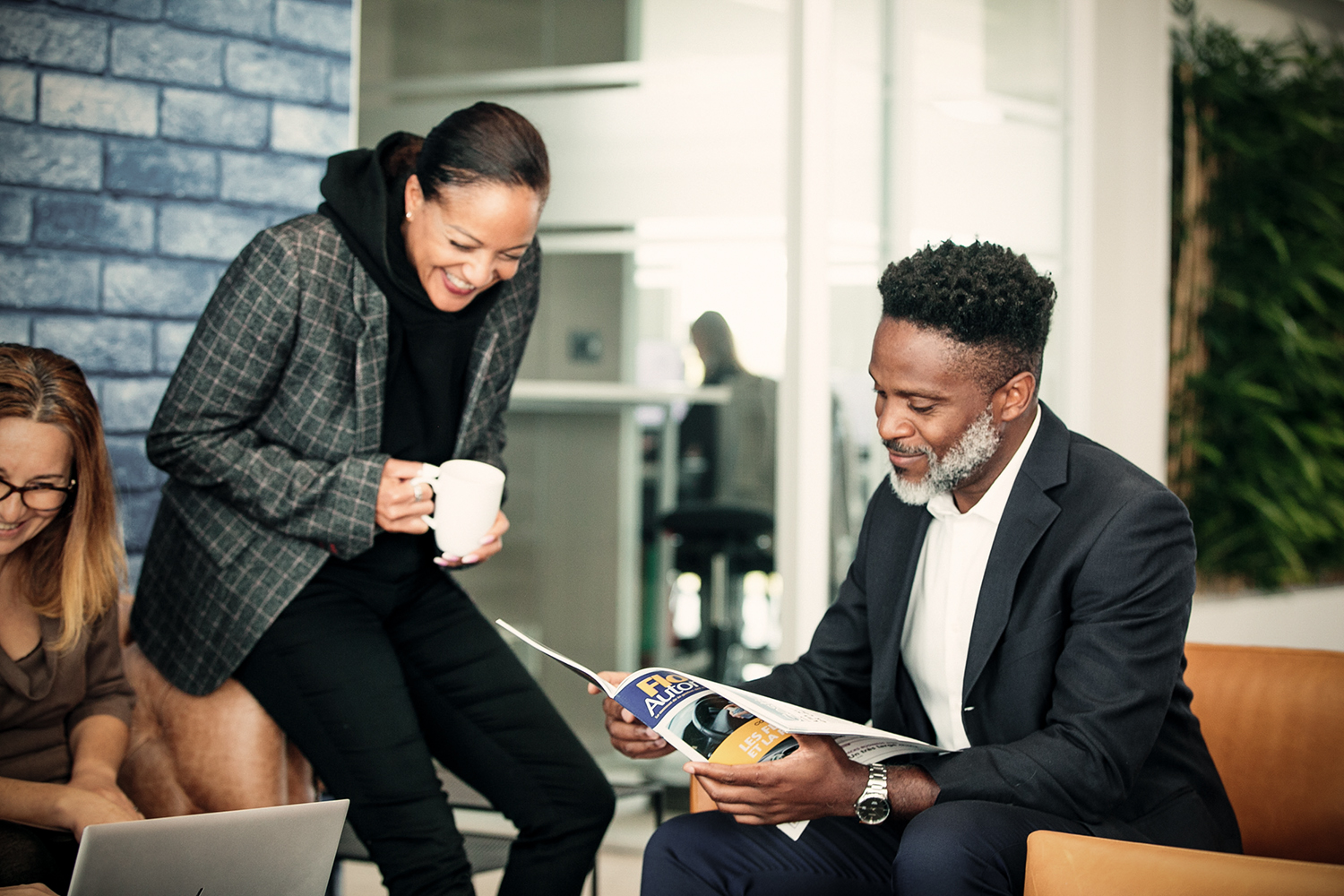 Two finance specialists are analysing data on a screen