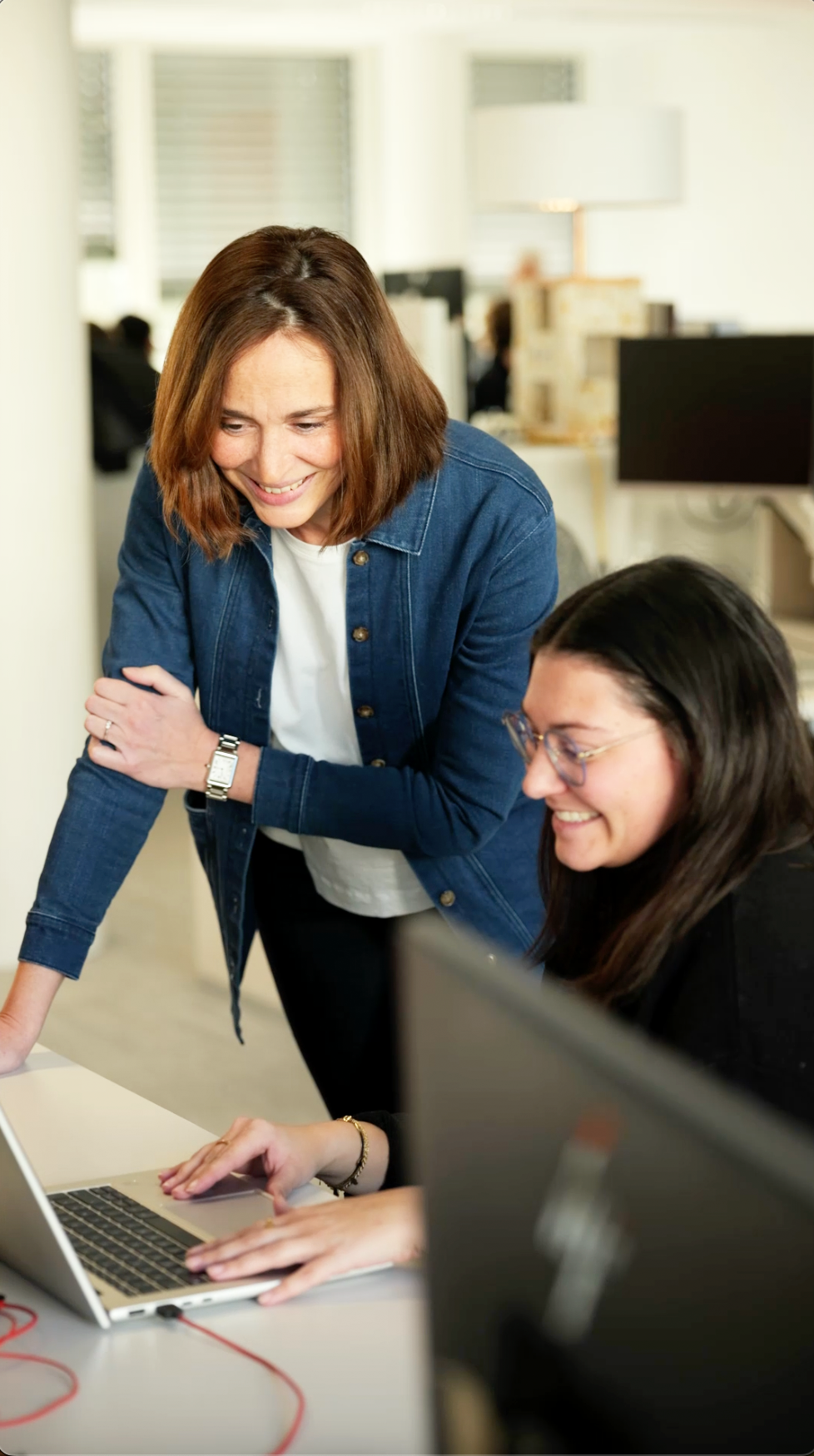 Video insights in the working life of BMW Group employee Odile