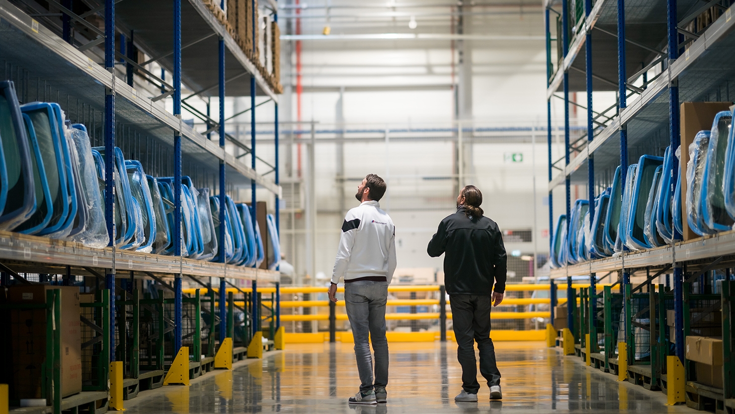 Entrepôt à rayonnages hauts au centre logistique BMW à Strasbourg