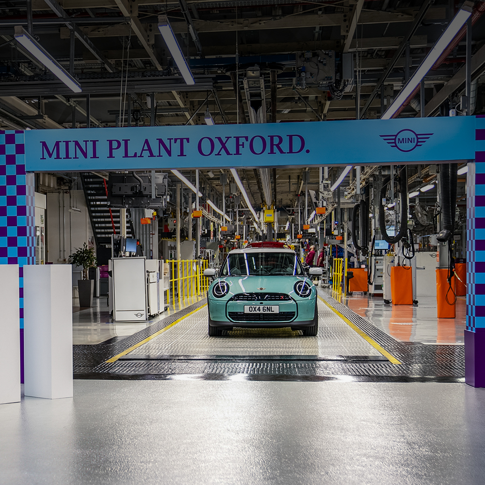 MINI logo and MINI Cooper.