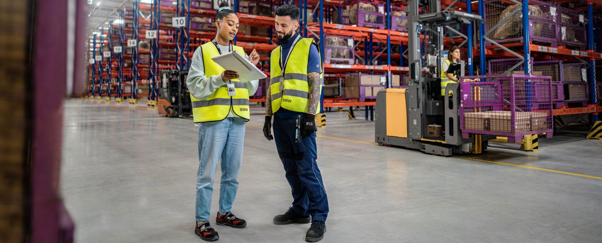 Two logistics employees in the warehouse check the inventory.
