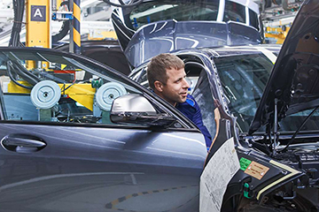 The picture shows a production worker on a BMW Group production line.