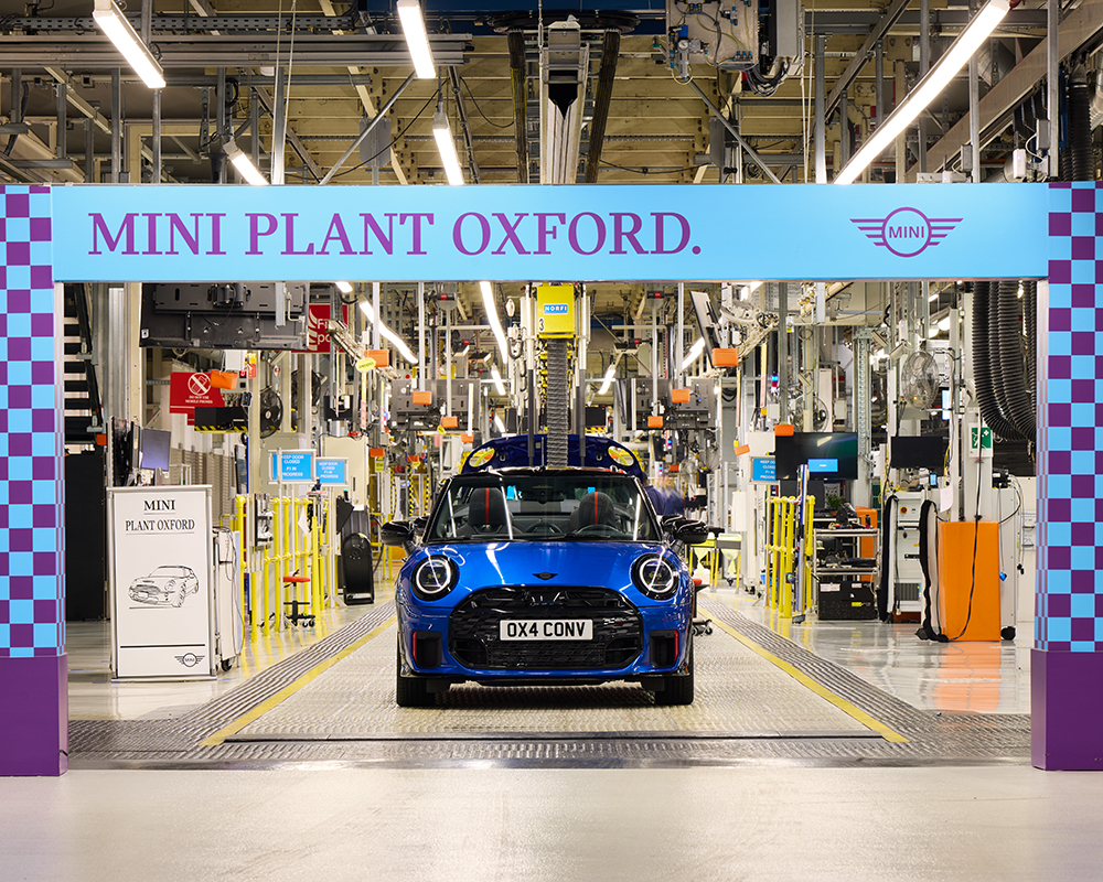 MINI Convertible rolls of the production line at Plant Oxford