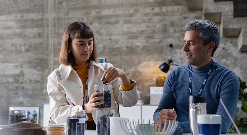 Two BMW employees working together on a sustainability project.