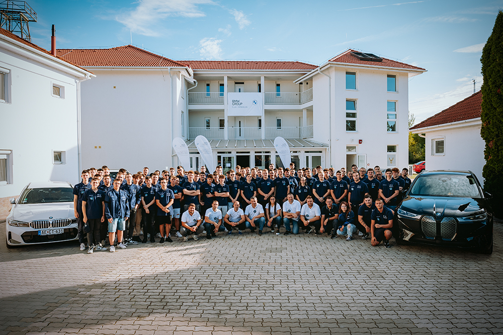 Group picture of the BMW Group Debrecen apprentices.