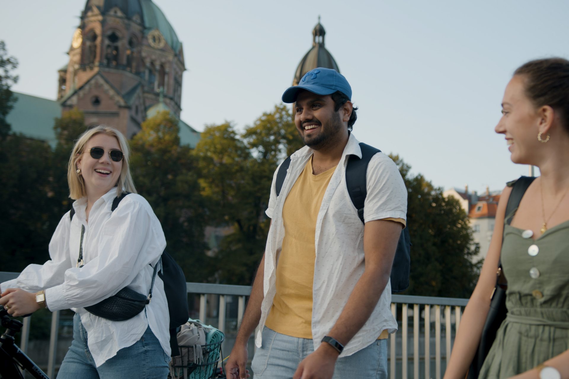 Three colleagues are enjoing their free afternoon going for a walk.