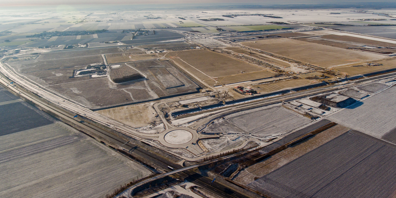 A BMW Group Gyár Debrecen építkezési területe madártávlatból, légifelvételről