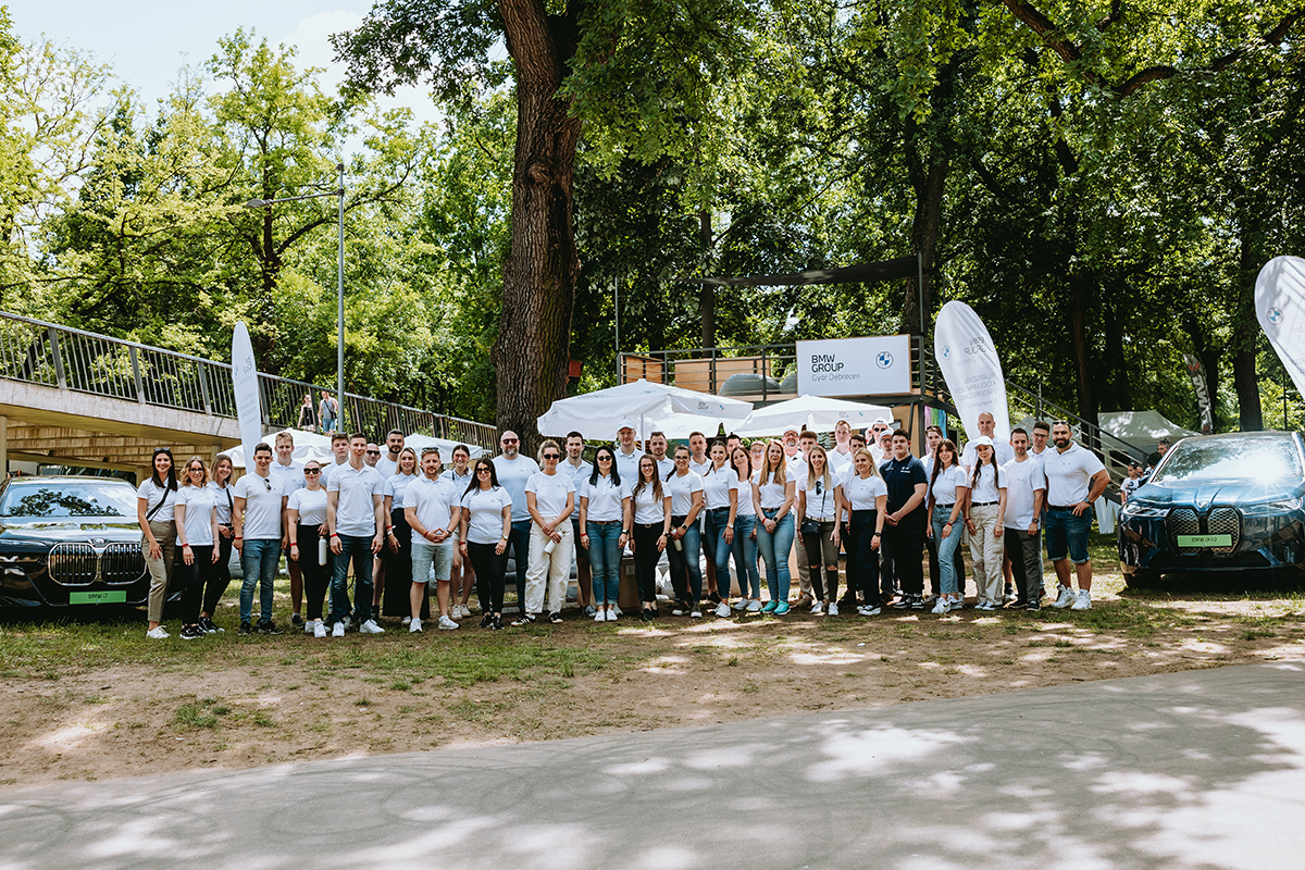 Csoportkép egy rendezvényről