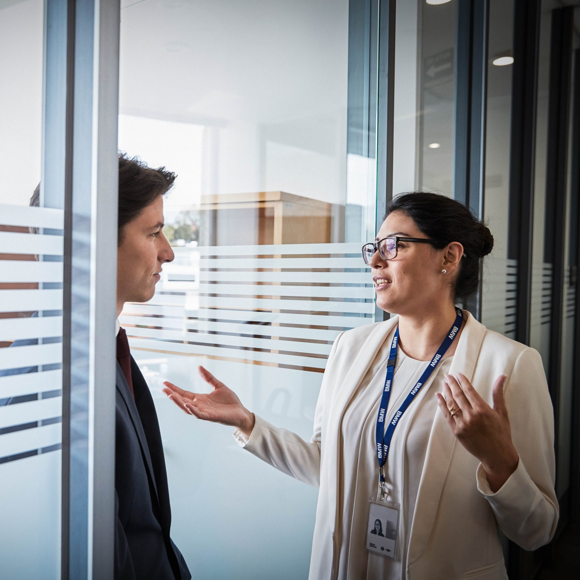 The picture shows a conversation between two BMW finance professionals, a male on the left and a female on the right.