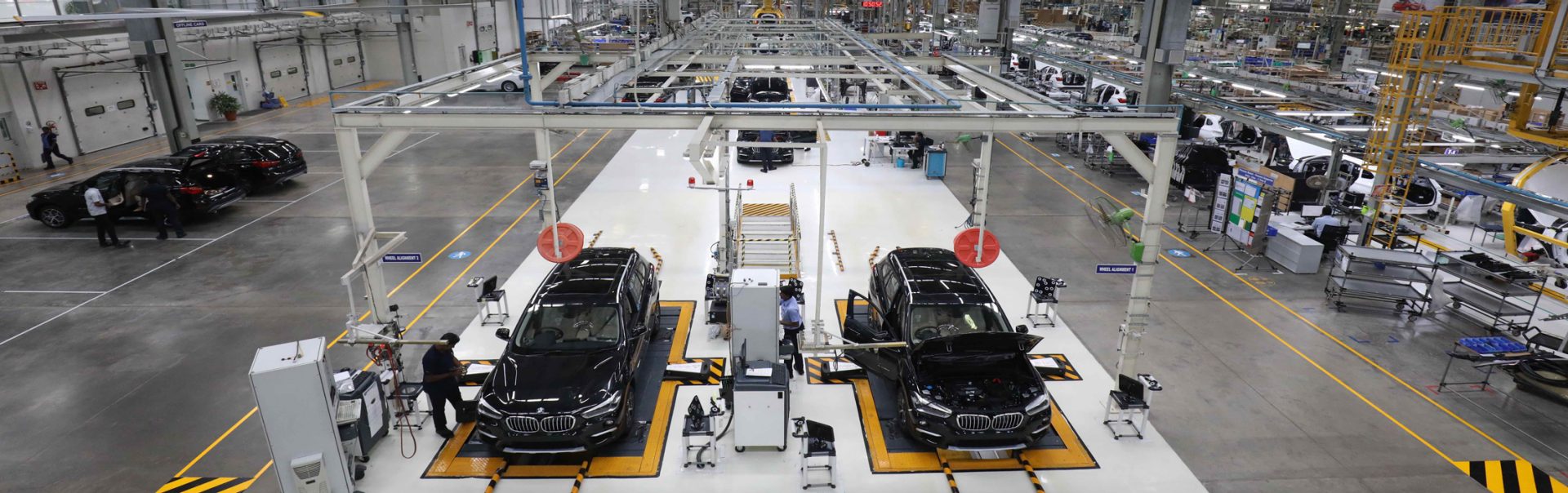 The picture shows the bmw production line in the Chennai plant from above.