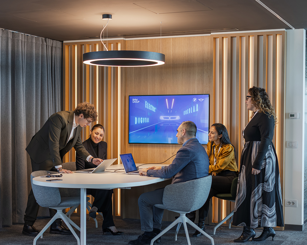 A group of colleagues are having a meeting