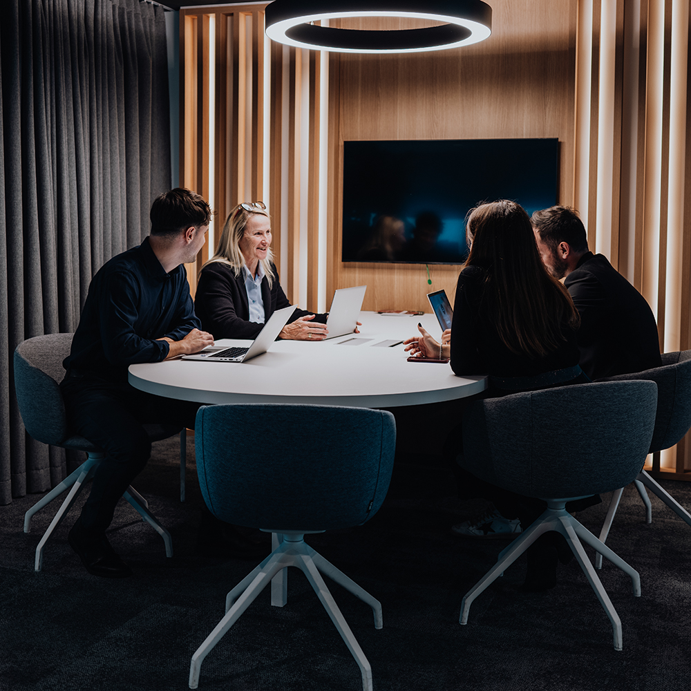 The image shows two BMW Group employees having a conversation.