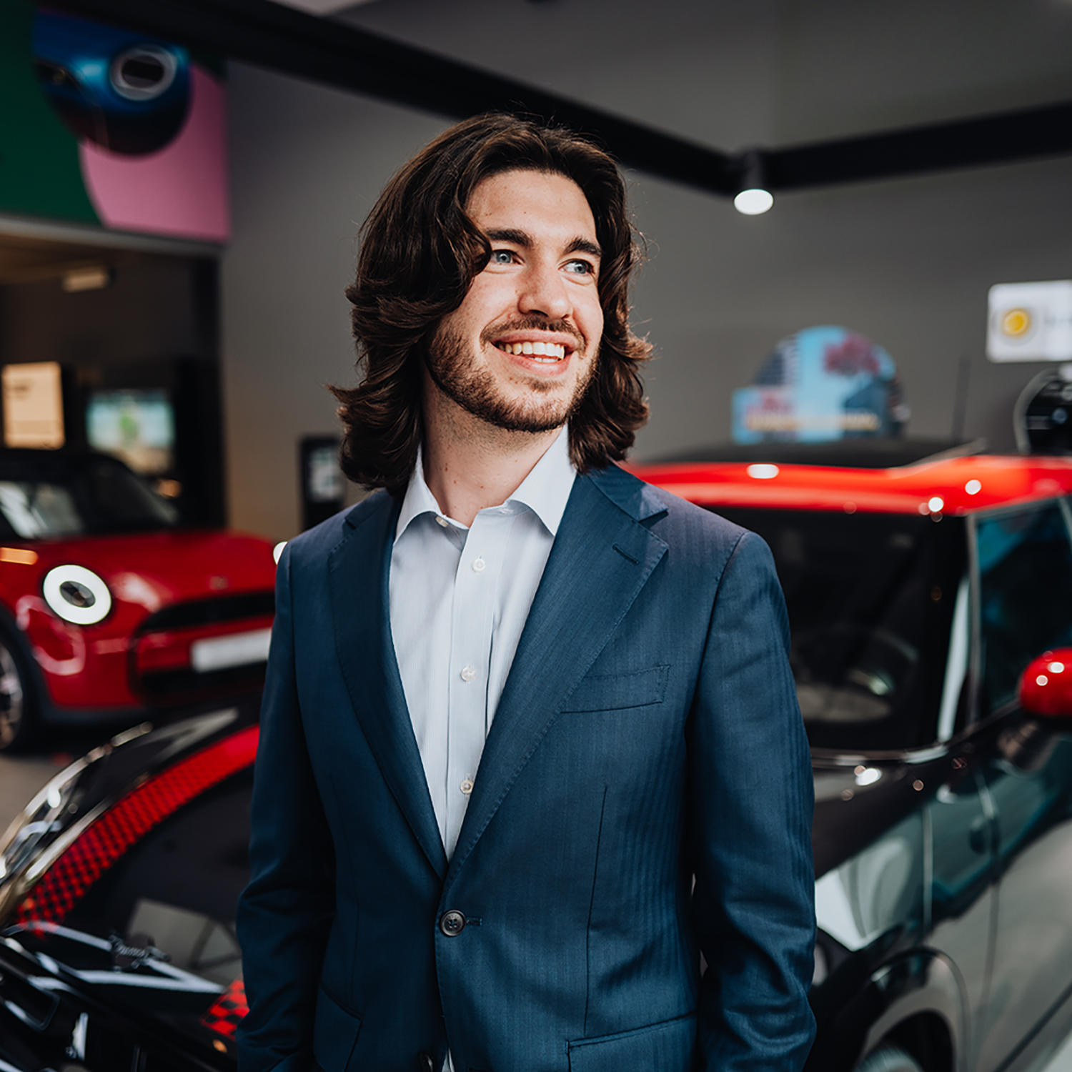 BMW Group employee Mirko in front of a MINI