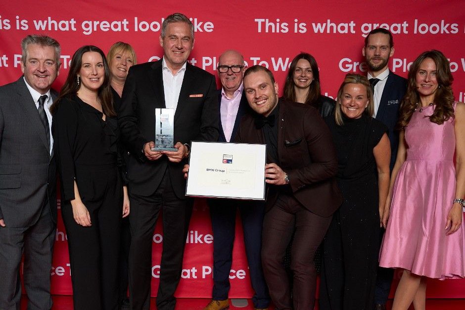 Colleagues and hosts are celebrating the award ceremony of the award "Great Place To Work"