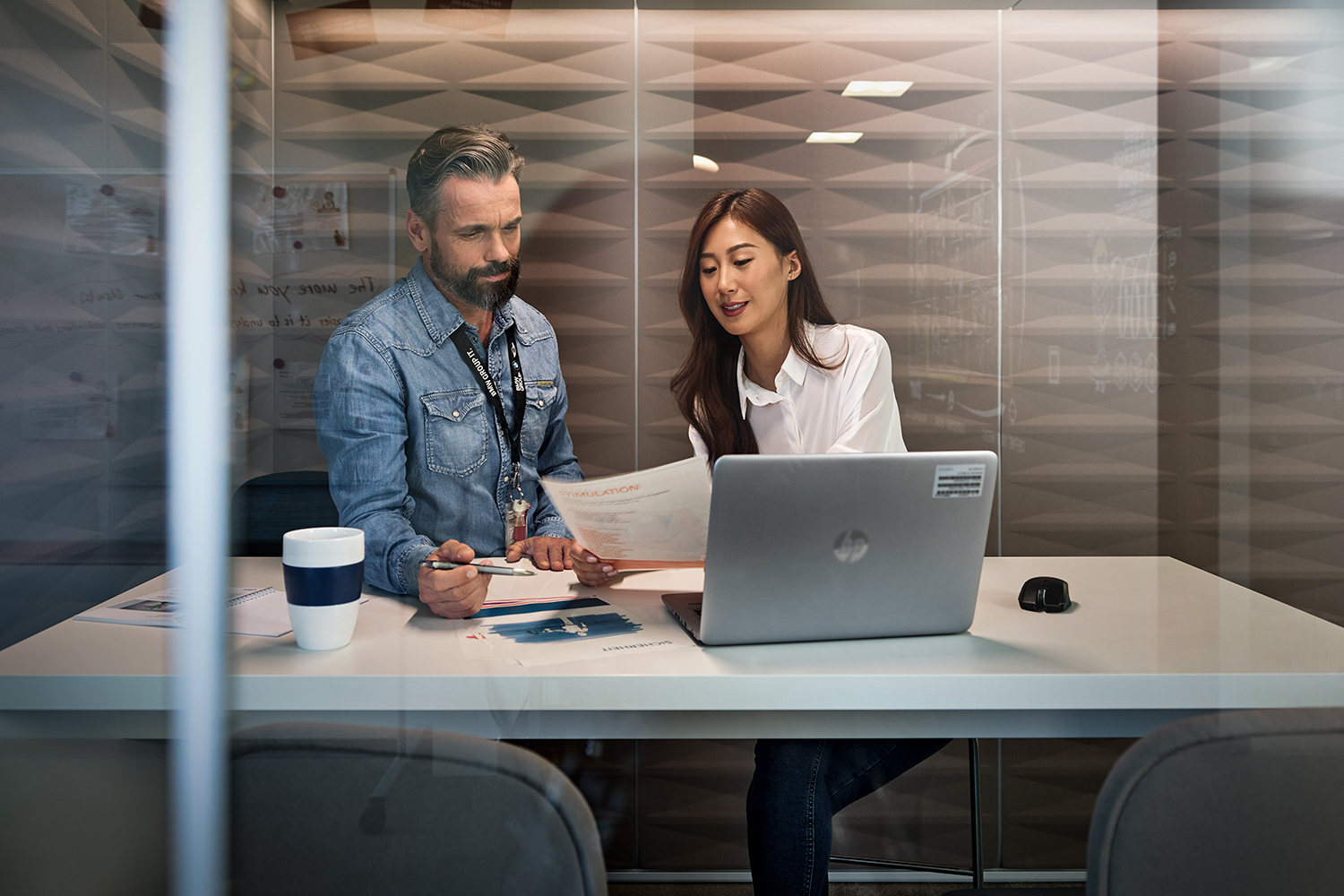 A student and her supervisor having a meeting